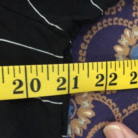 Gap Women’s Tunic Blouse XL Black White Stripe V neck Tab up sleeve Lightweight - Picture 8 of 10